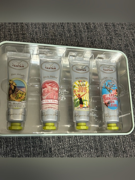 Massilly Other - French Hand lotion set in decorative tin